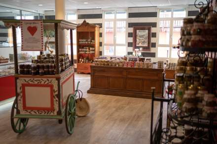 Shopping in Vonnas · Georges Blanc Boutiques · Wines · Bakery · Decorative items