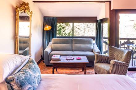 suite j