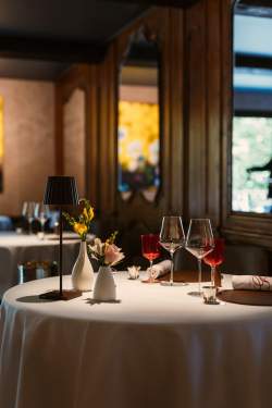 Photos &amp; Vidéos · Hôtels &amp; Restaurants Georges Blanc