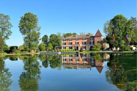 Terrasse epeyssoles scène sur l'eau